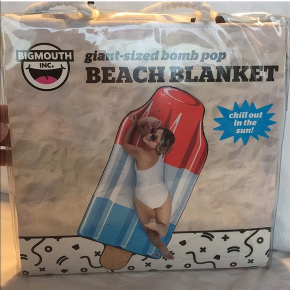 New Giant Sized Bomb POP Beach 🏖 Blanket - Picture 4 of 6